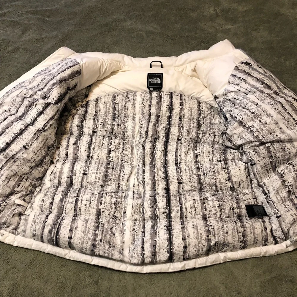 The North Face Women’s White Nuptse 1996 Retro 700 Puffer Bubble Jacket bubble - Picture 6 of 8